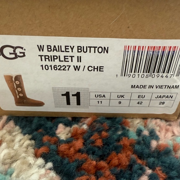 NWB WOMEN’S UGG BAILEY BUTTON TRIPLET II TALL BOOTS SIZE 11 - Picture 2 of 9